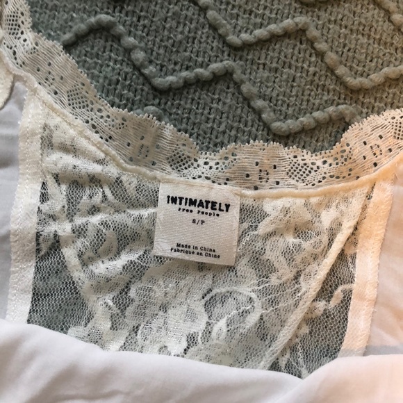 Split back cami - Picture 2 of 3